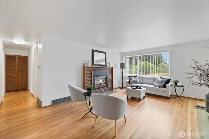 Living room has views of the backyard and sunsets and also has a very well functioning gas fireplace that can heat the whole upstairs if needed.