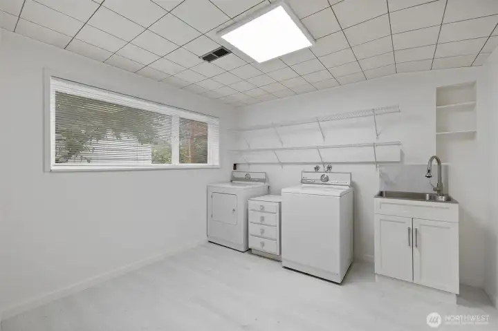 Amazing lower level laundry room. Brand new tile floor. Washer/Dryer stay.