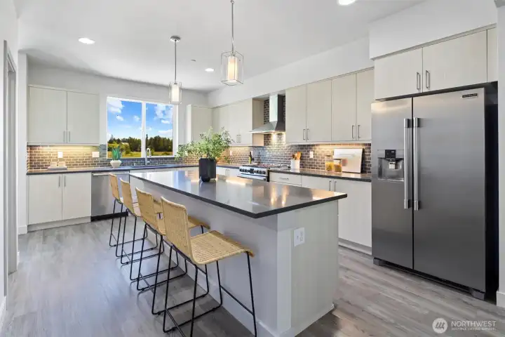 Chef's dream kitchen boasts a gas cooktop, spacious center island with seating for 4, a walk-in pantry, sleek quartz countertops and under cabinet task lighting.