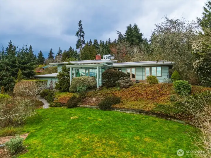 Looking toward the back of the house.
