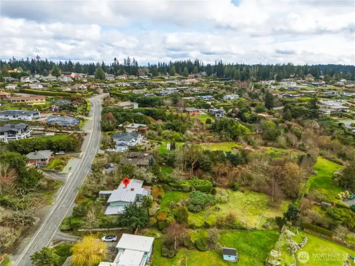Expansive lots like this are truly hard to find - a rare opportunity not to be missed.