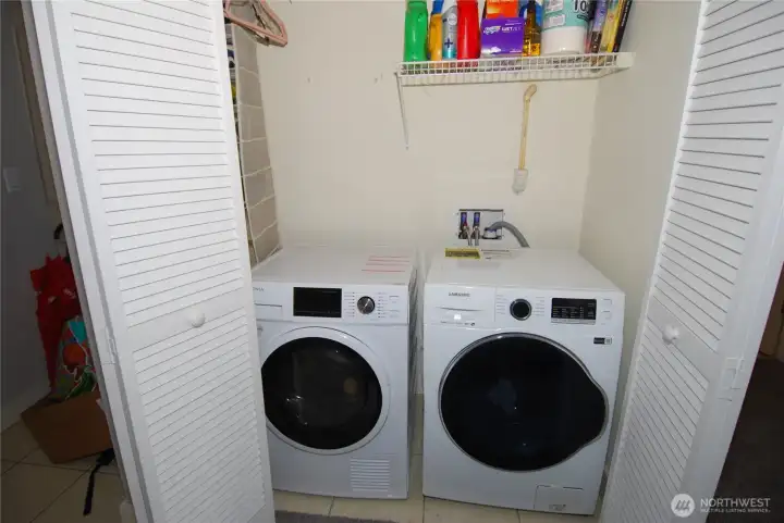 Full size laundry with overhead storage