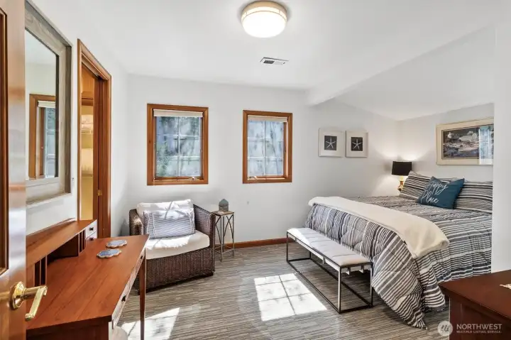 2nd bedroom of the bluff house