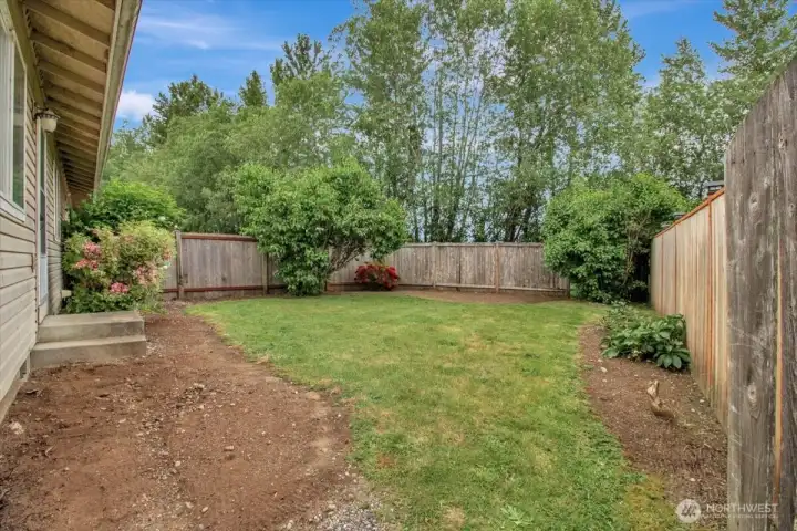 Side yard looking towards fenced backyard Side yard looking towards fenced backyard
