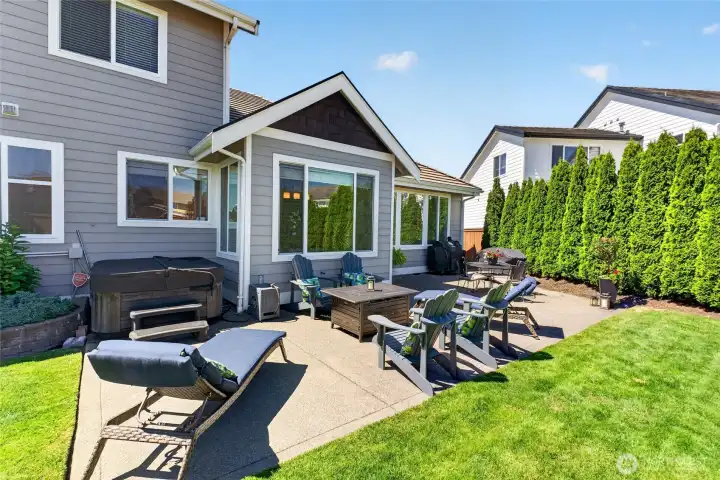 Hot tub and entertaining patio