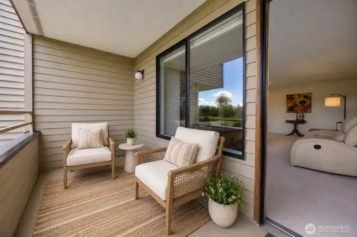 Private lanai (virtual staging) Private lanai (virtual staging)