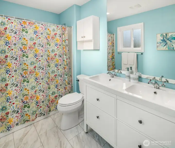 Full bathroom upstairs. Full bathroom upstairs.
