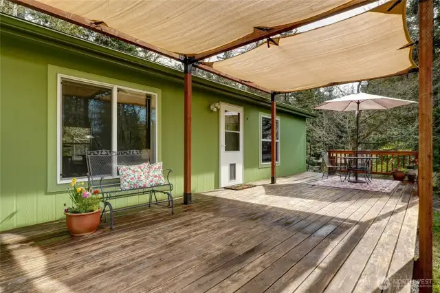Unwind or host guests on the spacious deck, partially covered by a versatile sunshade. Enjoy a sunny outdoor lunch on the open end or dine under the stars in the evening. The sunshade also features optional side panels for added comfort and privacy.