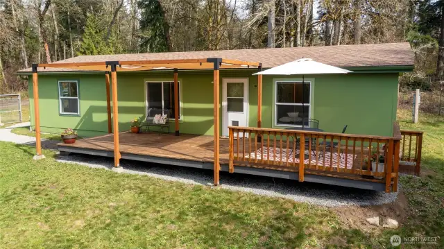 With plenty of space to relax and envision your dream gardens, this yard is a canvas for your outdoor oasis.