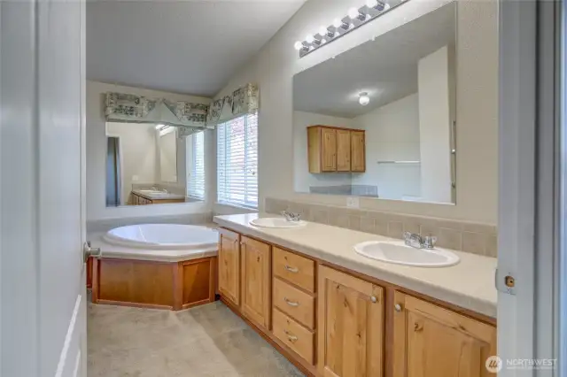 Ensuite 5-Piece Bathroom