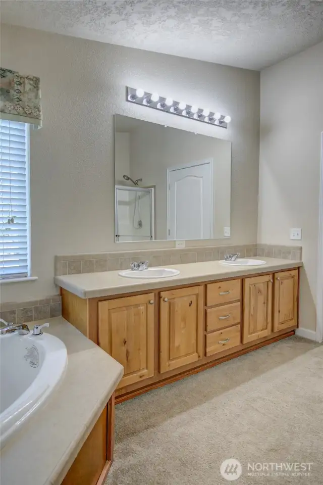 Ensuite 5-Piece Bathroom