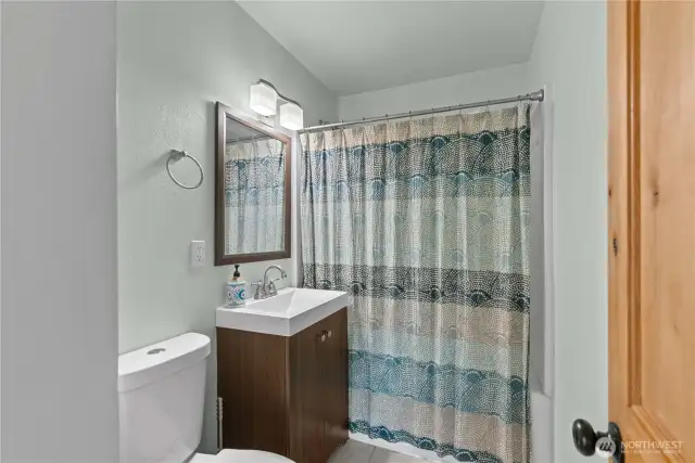 Updated Main Floor Full Bathroom