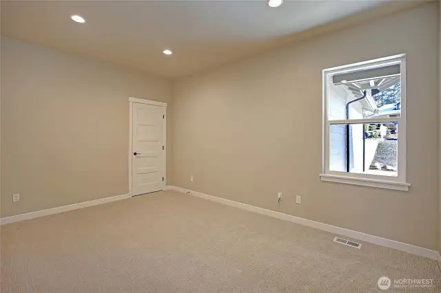 Den/office has a closet.