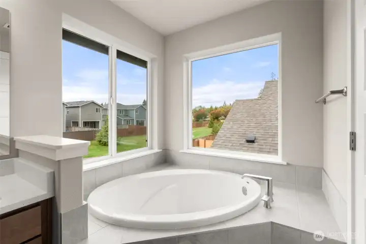 Great corner space for deep soaking tub with plenty of space for towels and bath supplies.