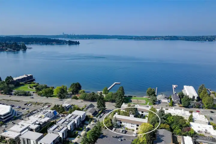 Commuter’s dream location! You’re a two minute drive south to Hwy 520, as well as the Carillon Point Marina, the classic Woodmark Hotel & fine dining. Super easy access to I-405,520, Bellevue, Seattle and Redmond!