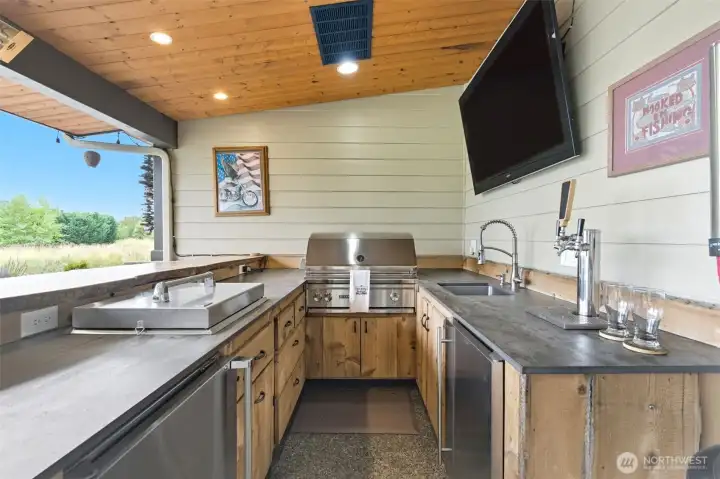 outdoor kitchen