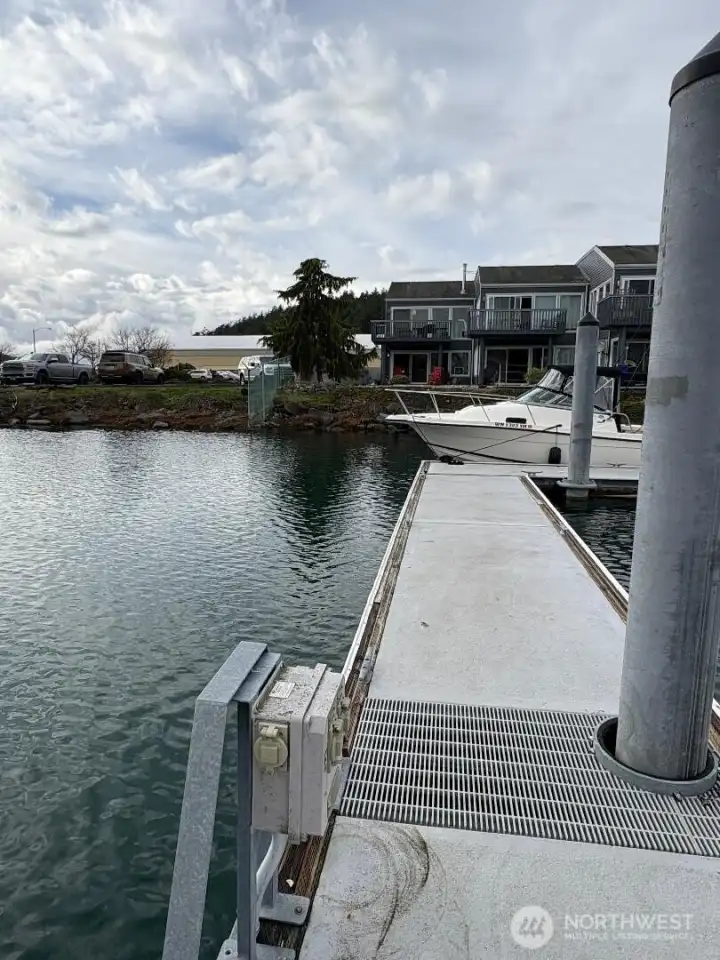 30.5 ft Desirable Outer Dock