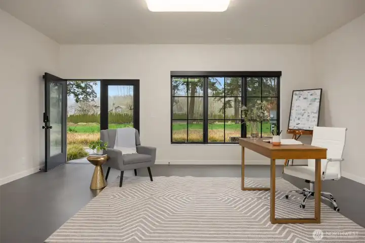440 sq ft to design your ideal studio, office or boutique retreat!