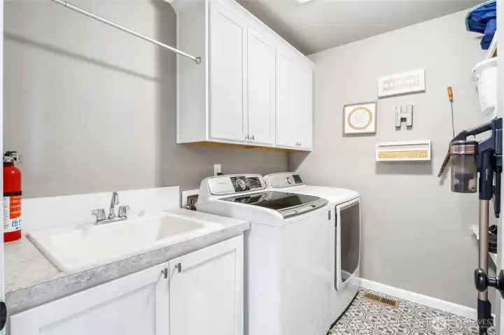 Washer and Dryer included!