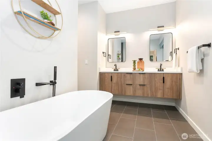 Primary suite full bathroom.