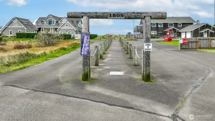Entrance to the beach path to the ocean