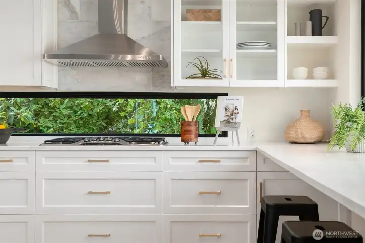 Gas cooktop.