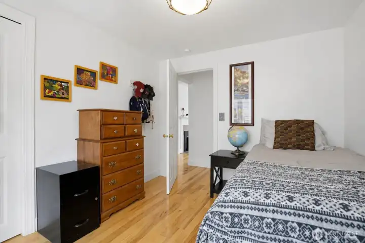 Second bedroom.