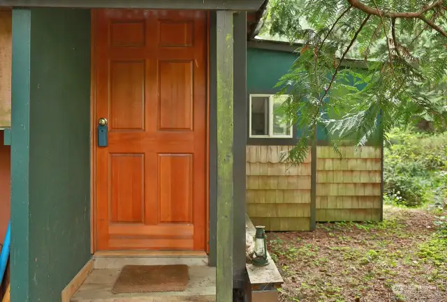 Front entry to the cabin.