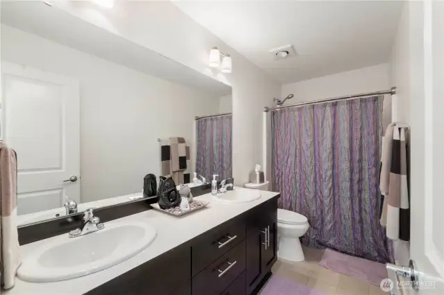 Upstairs second full bath