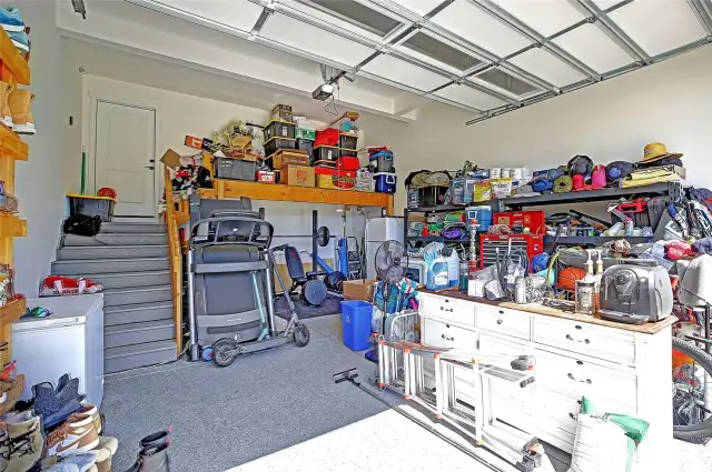 Upgraded epoxy floors, electric car charging & built-in loft storage!