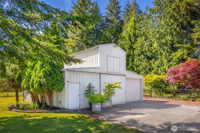 Large barn, perfect for hobbies!