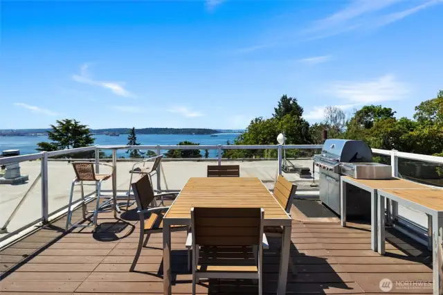 Incredible rooftop deck! Enjoy the best views, salty sea air, firework shows, summer bbqs, & more!