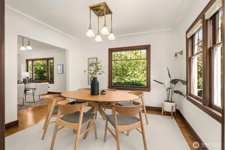 Huge windows lightens the rooms