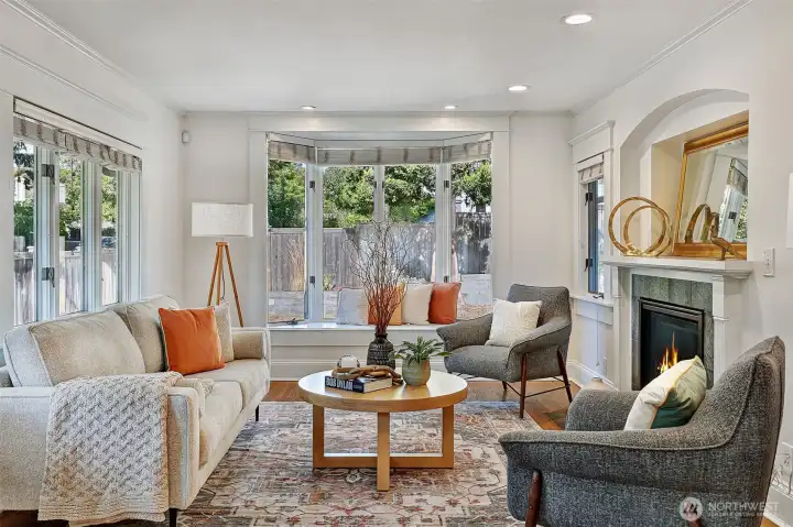 Capturing beautiful soft sunlight, the living room is covered in oak hardwood floors, bay window for reading your novels, and natural gas fireplace.