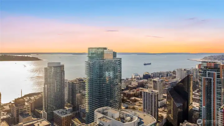 Centrally located within walking distance to Pike Market and the famous 835MM Seattle waterfront trail project