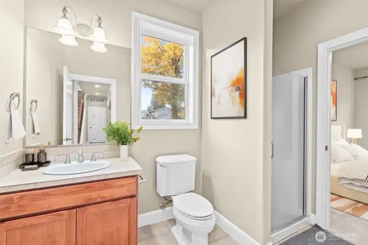 3/4 bathroom on the mainfloor