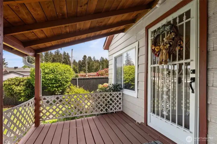 Front Door that looks to Lake
