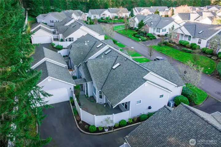 Welcome to the well-maintained, gated community of Nantucket West in the heart of University Place.