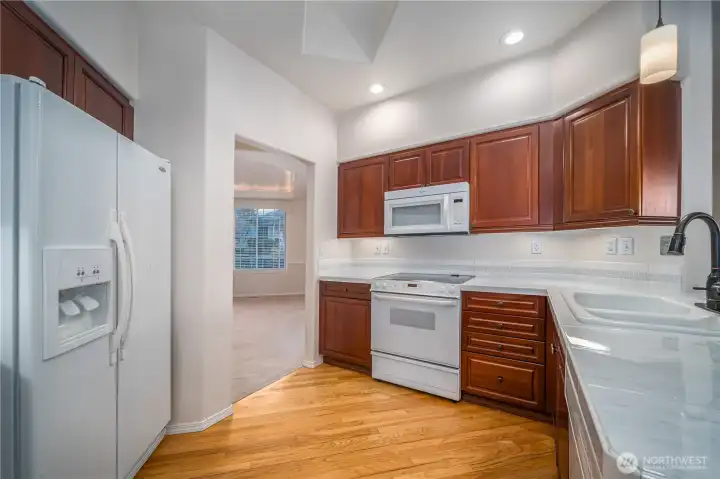 Here you can see the convenient proximity to the dining room.