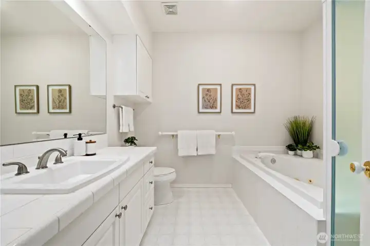 There is no shortage of storage here.