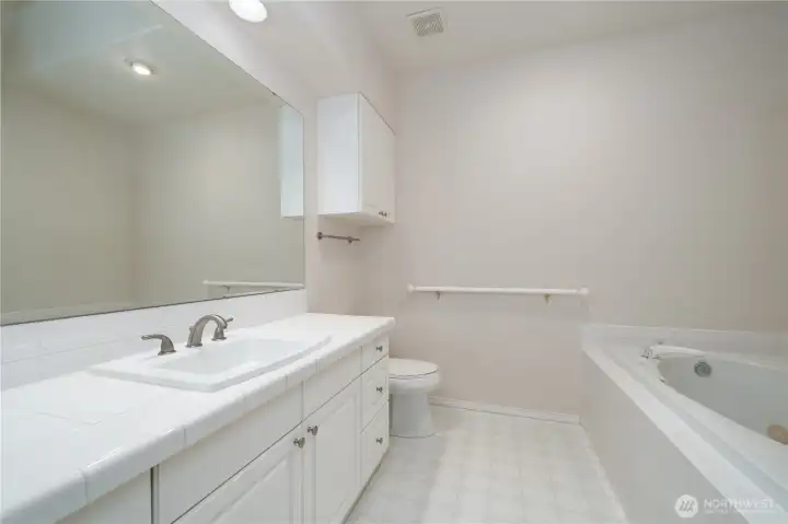 There is no shortage of storage here.