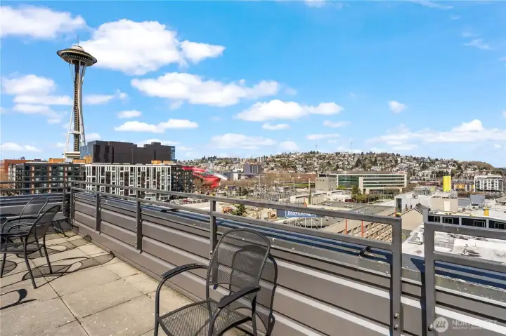 Rooftop Deck With Space Needle Views (7M)