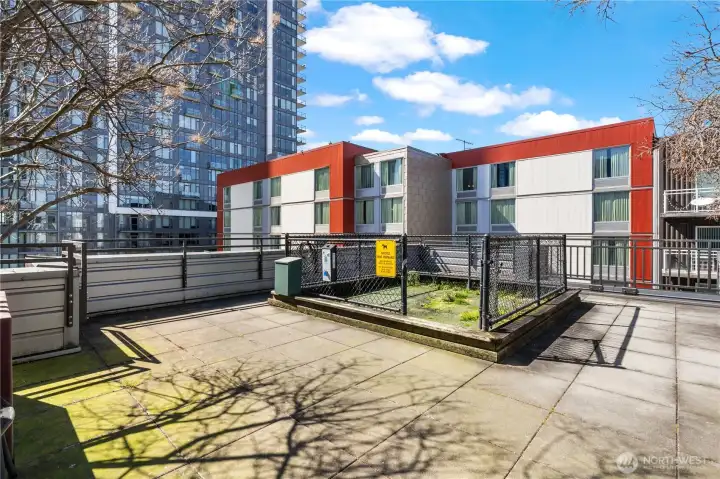 Designated Rooftop Pet Area (7M)