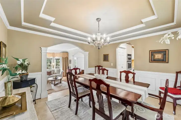 Check out the dining room craftsmanship decor