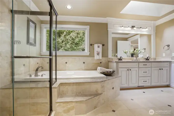 Primary bathroom has jetted tub