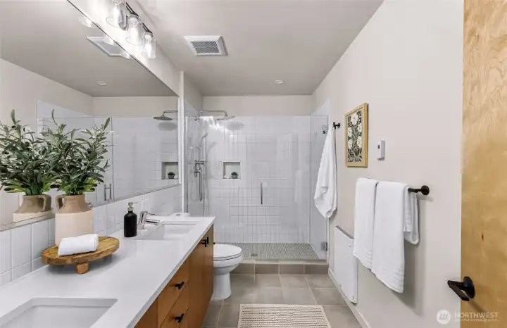 Double sink in primary bathroom!