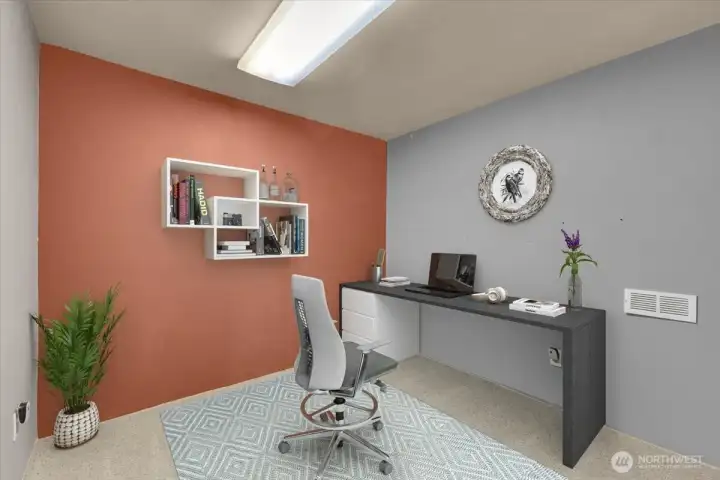 Home office ( Virtually staged )