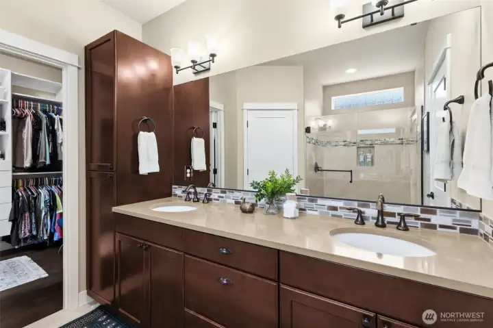 5-piece En Suite Primary Bath Connected to Walk-in Closet with Custom Organizer. Safe is included.