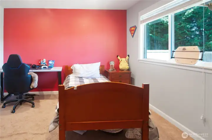 Next to that is the fourth bedroom... Next to that is the fourth bedroom...