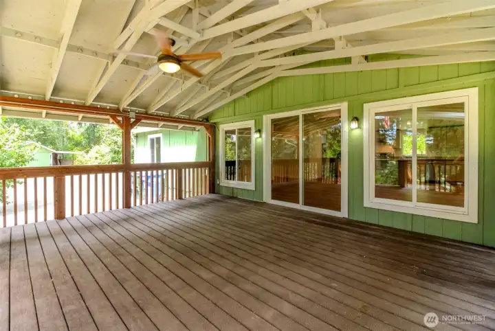 Huge covered deck